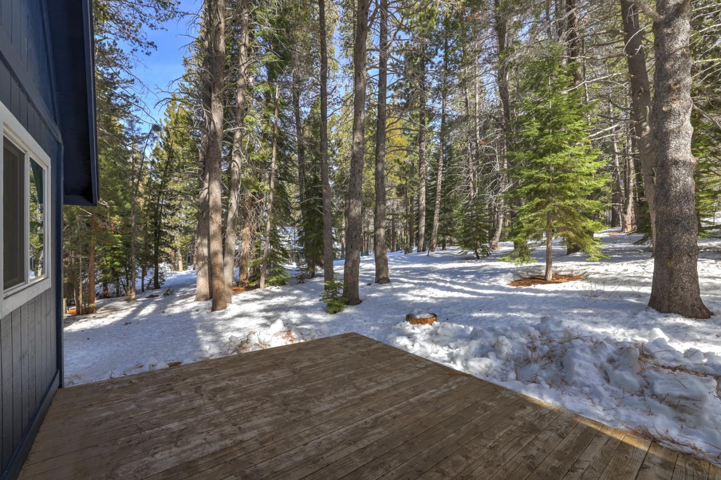 Detail Gallery Image 4 of 15 For 2161 Pinewood Dr, South Lake Tahoe,  CA 96150 - 3 Beds | 1 Baths