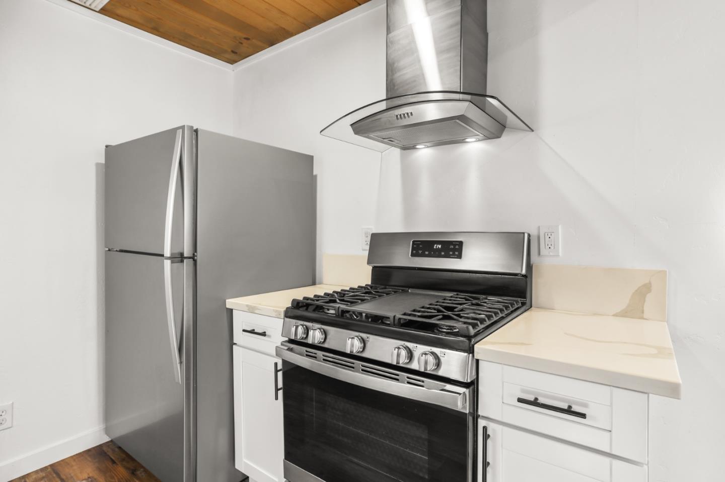 Detail Gallery Image 9 of 15 For 2161 Pinewood Dr, South Lake Tahoe,  CA 96150 - 3 Beds | 1 Baths