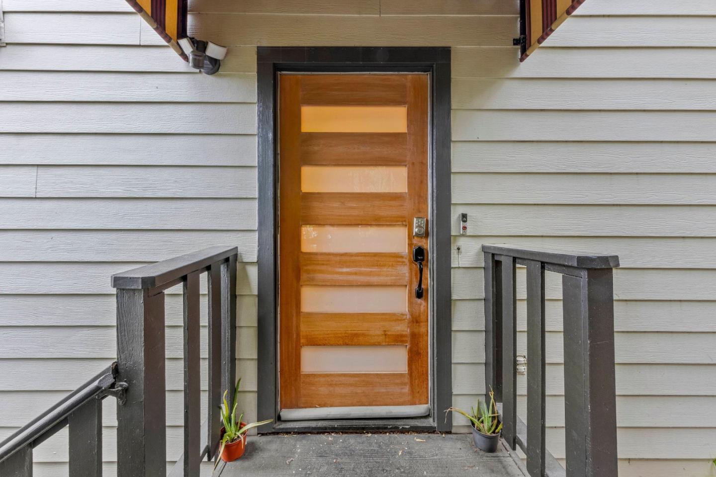 Detail Gallery Image 10 of 63 For 3320 Robinson Dr, Oakland,  CA 94602 - 2 Beds | 2/1 Baths