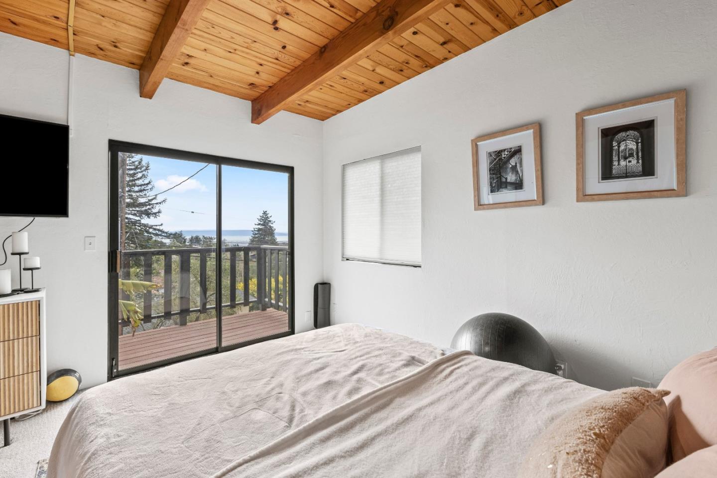 Detail Gallery Image 32 of 63 For 3320 Robinson Dr, Oakland,  CA 94602 - 2 Beds | 2/1 Baths