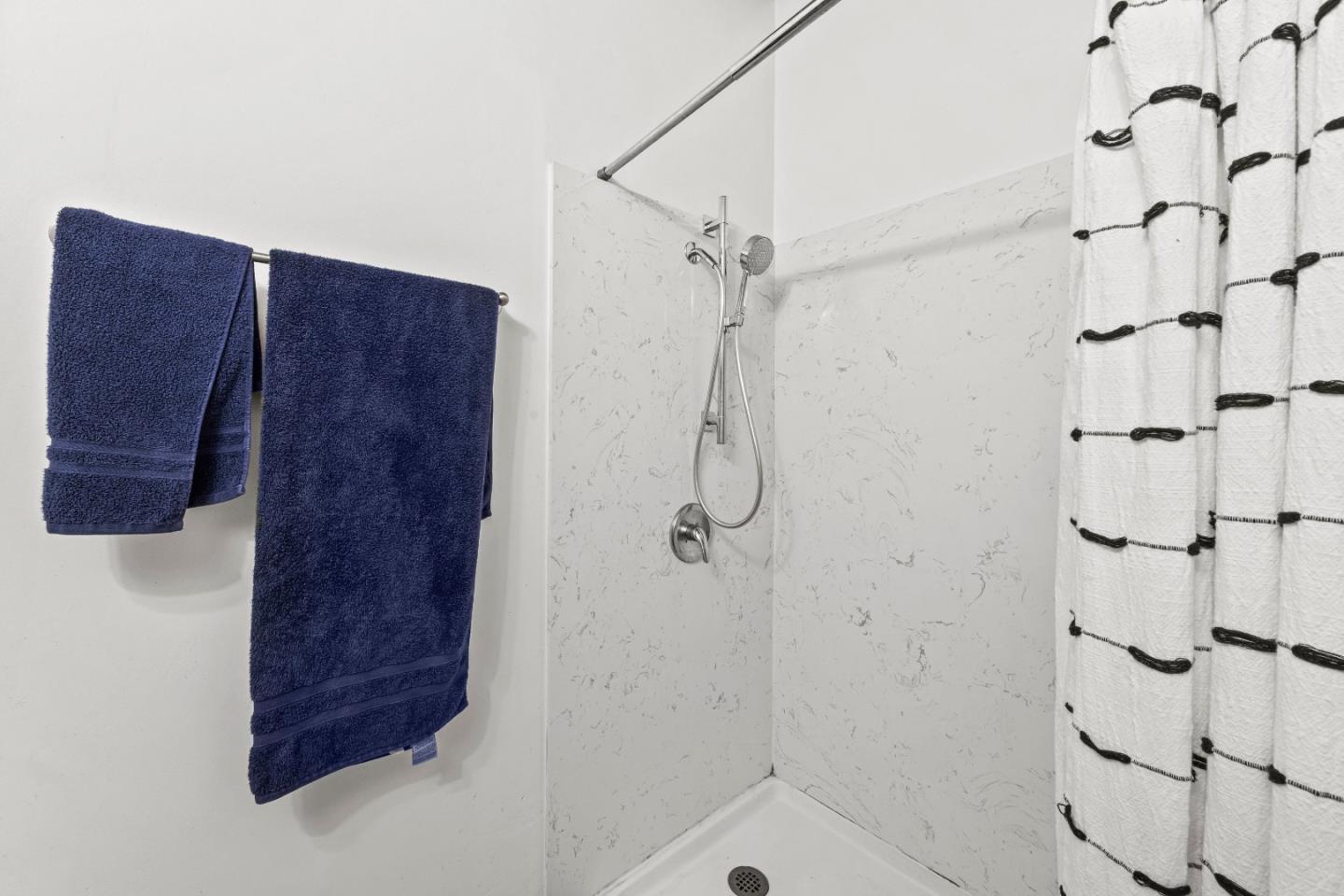 Detail Gallery Image 38 of 63 For 3320 Robinson Dr, Oakland,  CA 94602 - 2 Beds | 2/1 Baths