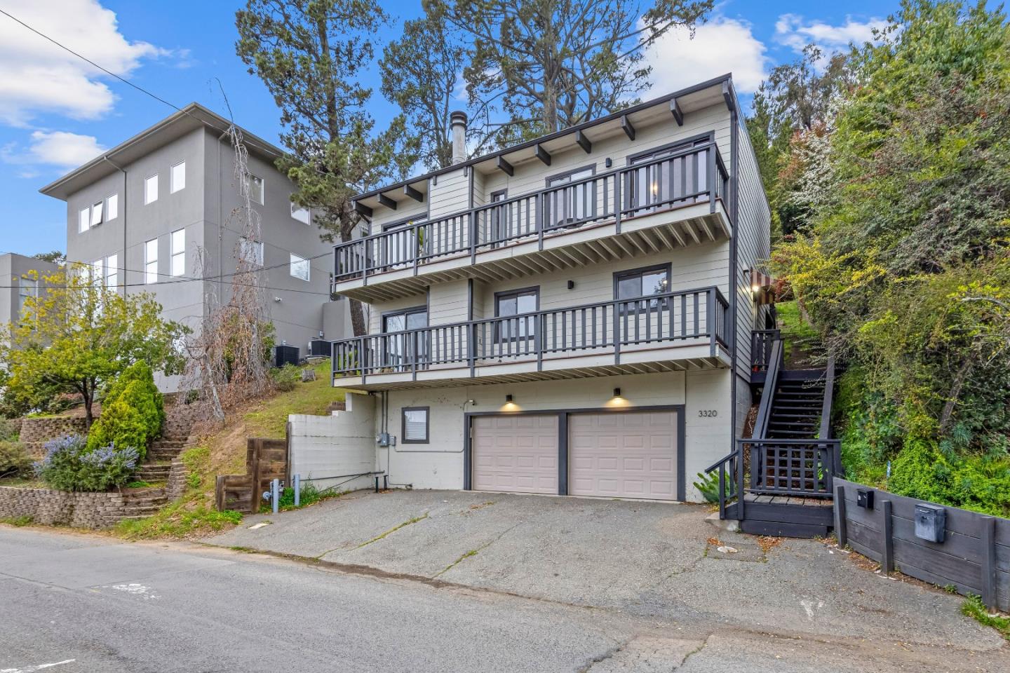 Detail Gallery Image 4 of 63 For 3320 Robinson Dr, Oakland,  CA 94602 - 2 Beds | 2/1 Baths