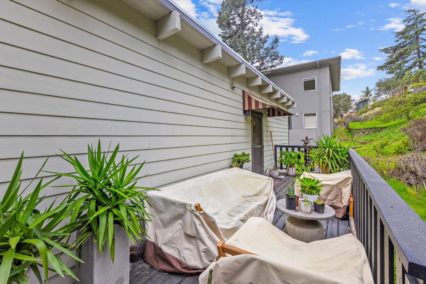 Detail Gallery Image 59 of 63 For 3320 Robinson Dr, Oakland,  CA 94602 - 2 Beds | 2/1 Baths