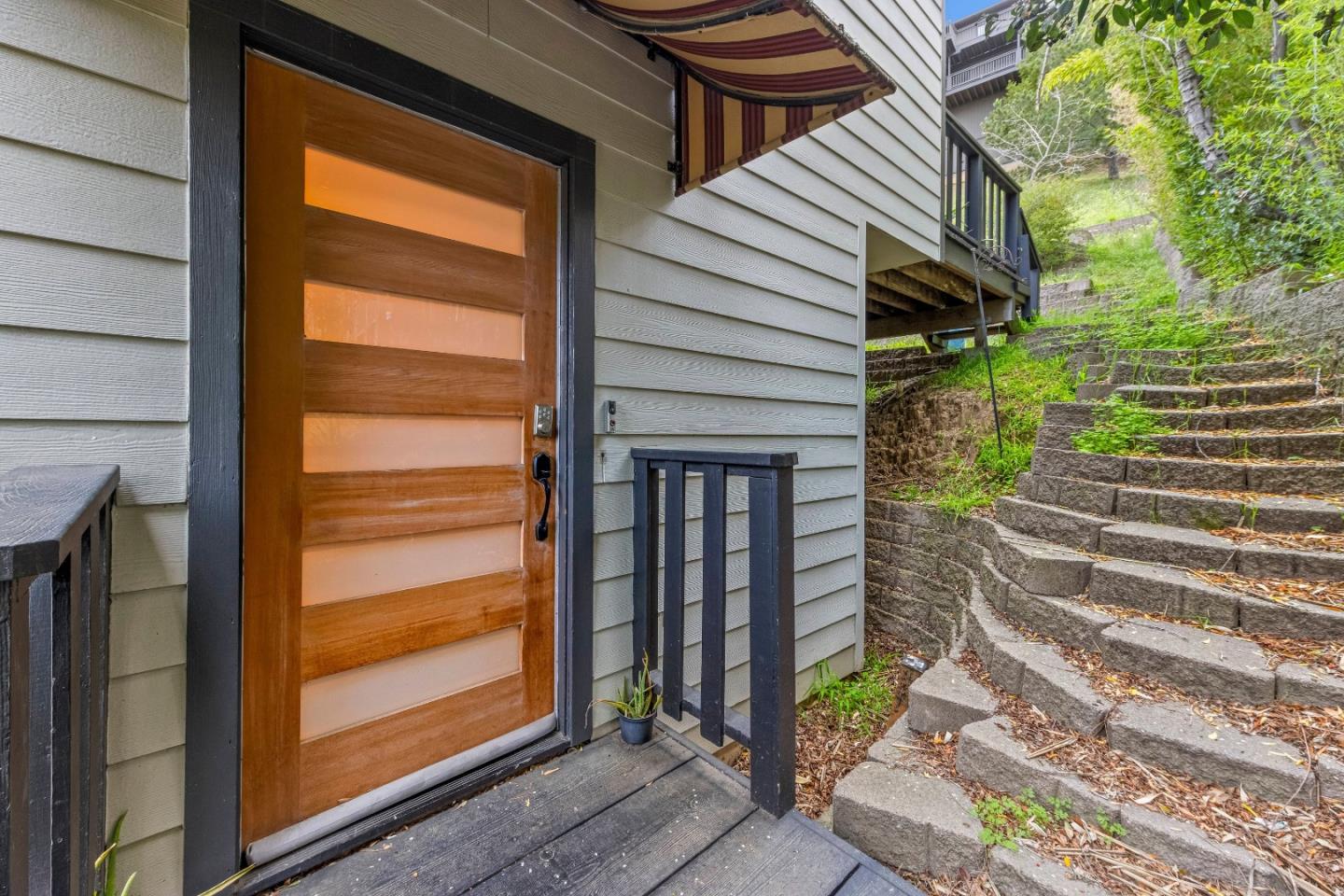 Detail Gallery Image 9 of 63 For 3320 Robinson Dr, Oakland,  CA 94602 - 2 Beds | 2/1 Baths