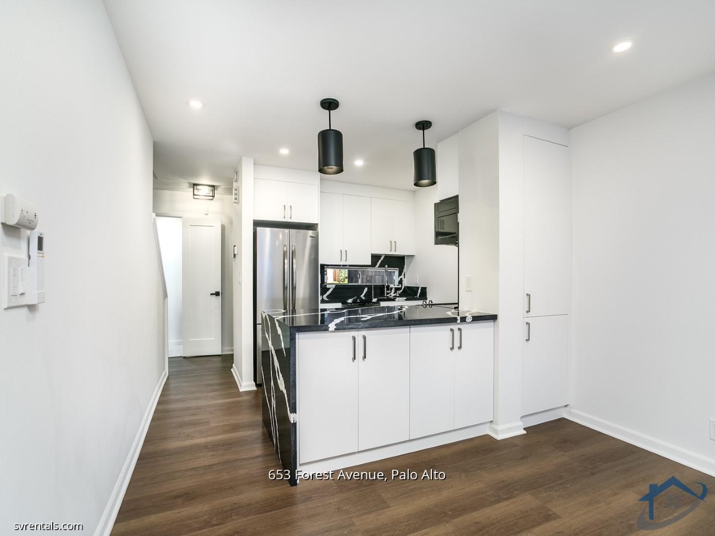 Detail Gallery Image 4 of 19 For 653 Forest Ave, Palo Alto,  CA 94301 - 2 Beds | 1/1 Baths