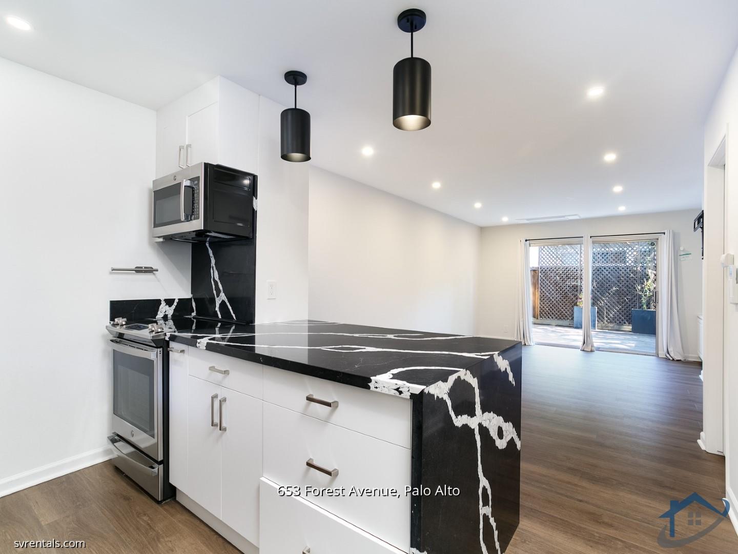 Detail Gallery Image 5 of 19 For 653 Forest Ave, Palo Alto,  CA 94301 - 2 Beds | 1/1 Baths