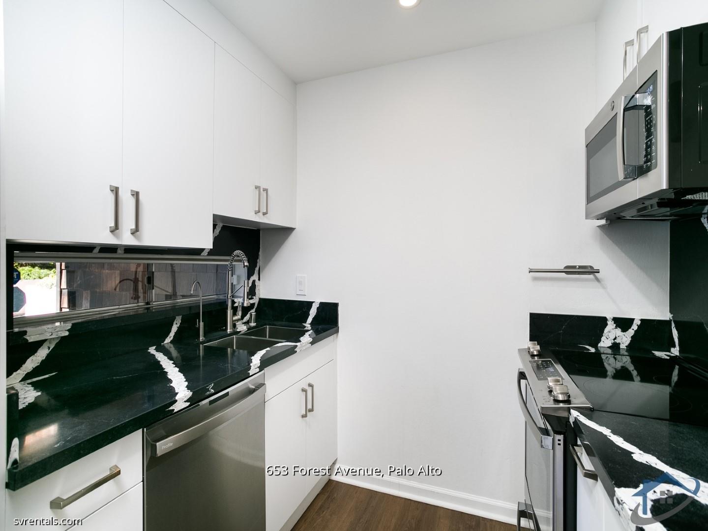 Detail Gallery Image 6 of 19 For 653 Forest Ave, Palo Alto,  CA 94301 - 2 Beds | 1/1 Baths