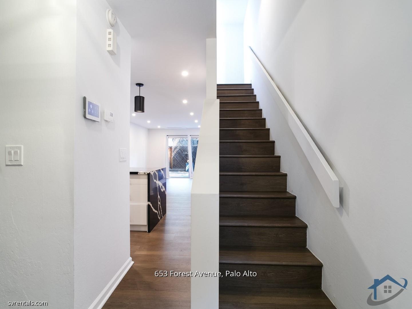 Detail Gallery Image 8 of 19 For 653 Forest Ave, Palo Alto,  CA 94301 - 2 Beds | 1/1 Baths