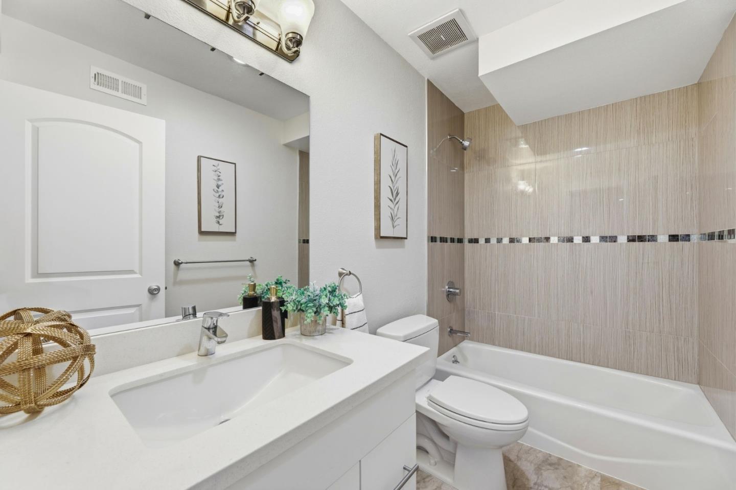 Detail Gallery Image 12 of 30 For 14637 Big Basin Way, Saratoga,  CA 95070 - 3 Beds | 3/1 Baths