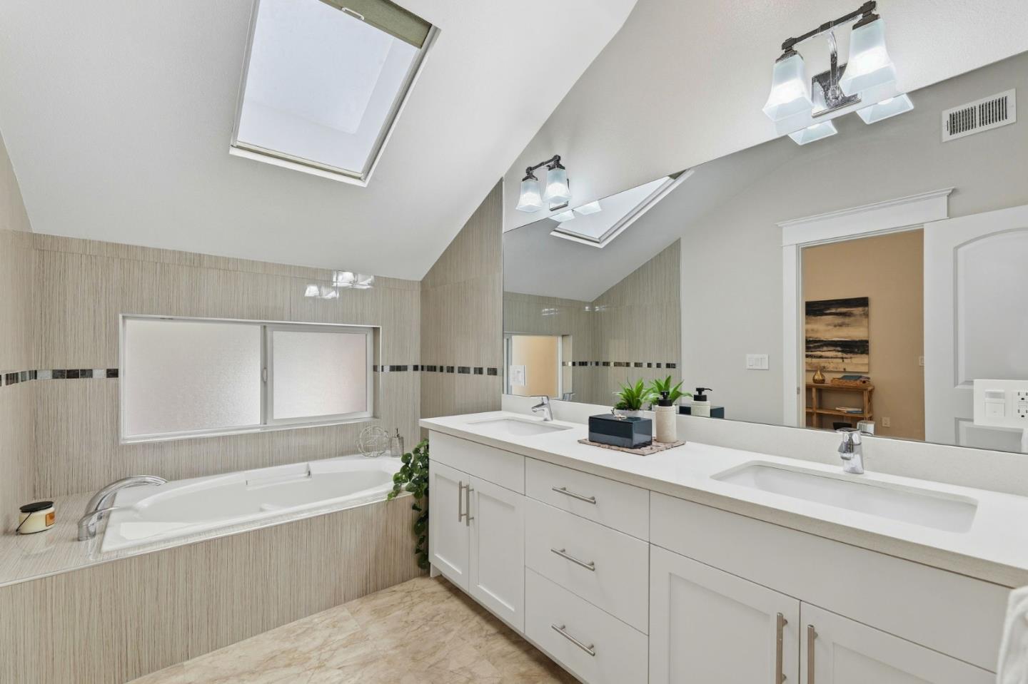 Detail Gallery Image 15 of 30 For 14637 Big Basin Way, Saratoga,  CA 95070 - 3 Beds | 3/1 Baths