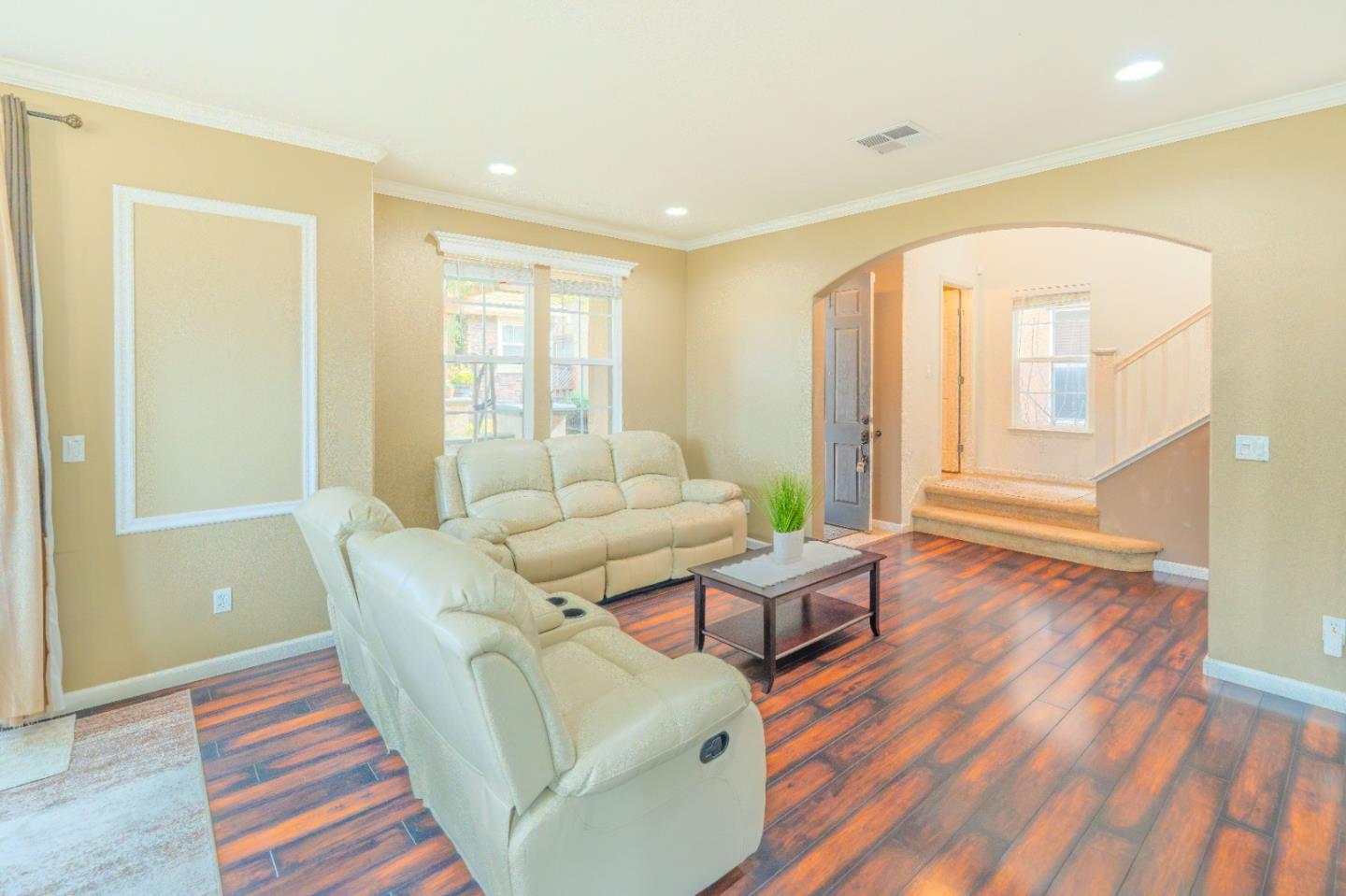 Detail Gallery Image 4 of 31 For 225 Montevina Way, Hayward,  CA 94545 - 3 Beds | 2/1 Baths