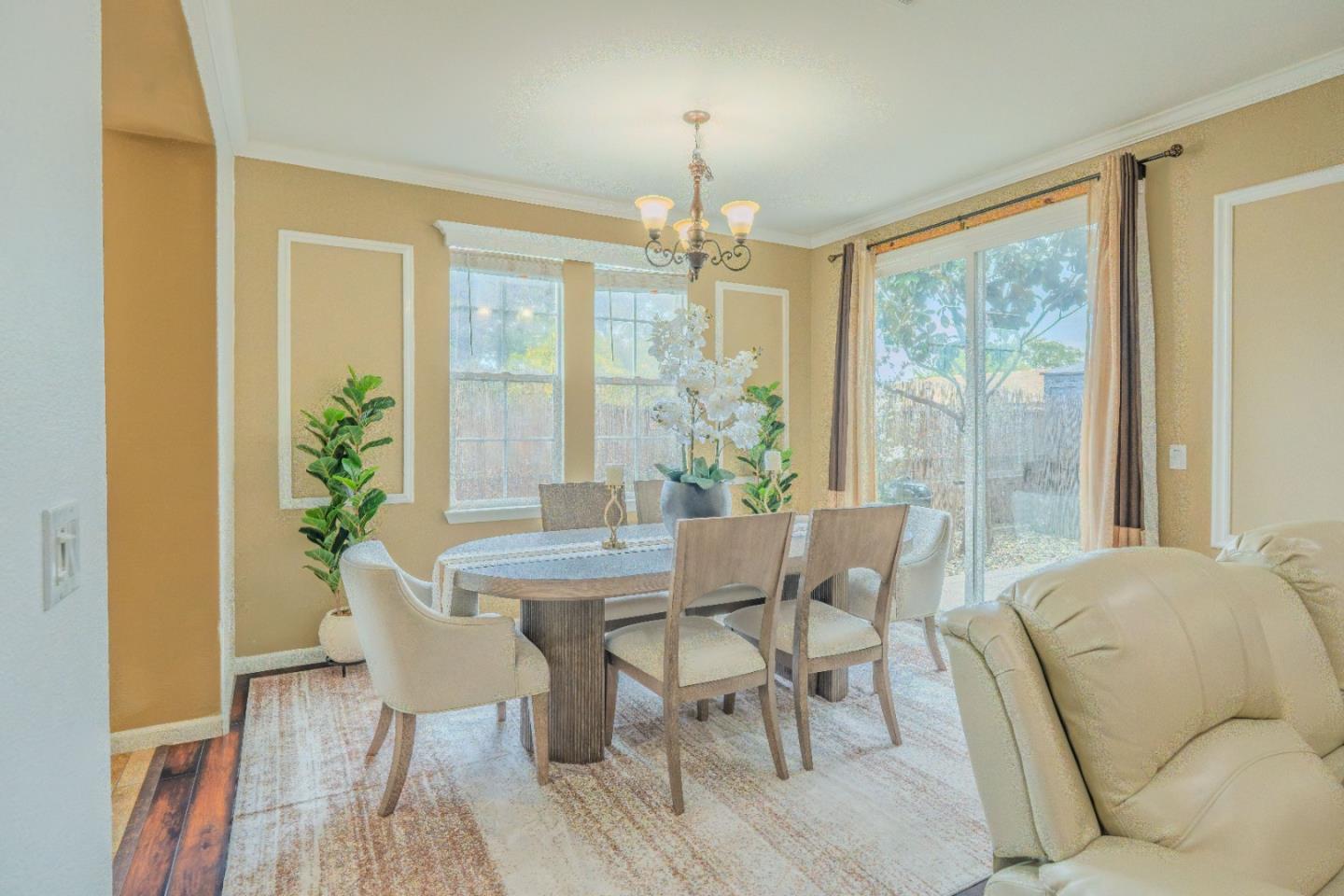 Detail Gallery Image 6 of 31 For 225 Montevina Way, Hayward,  CA 94545 - 3 Beds | 2/1 Baths