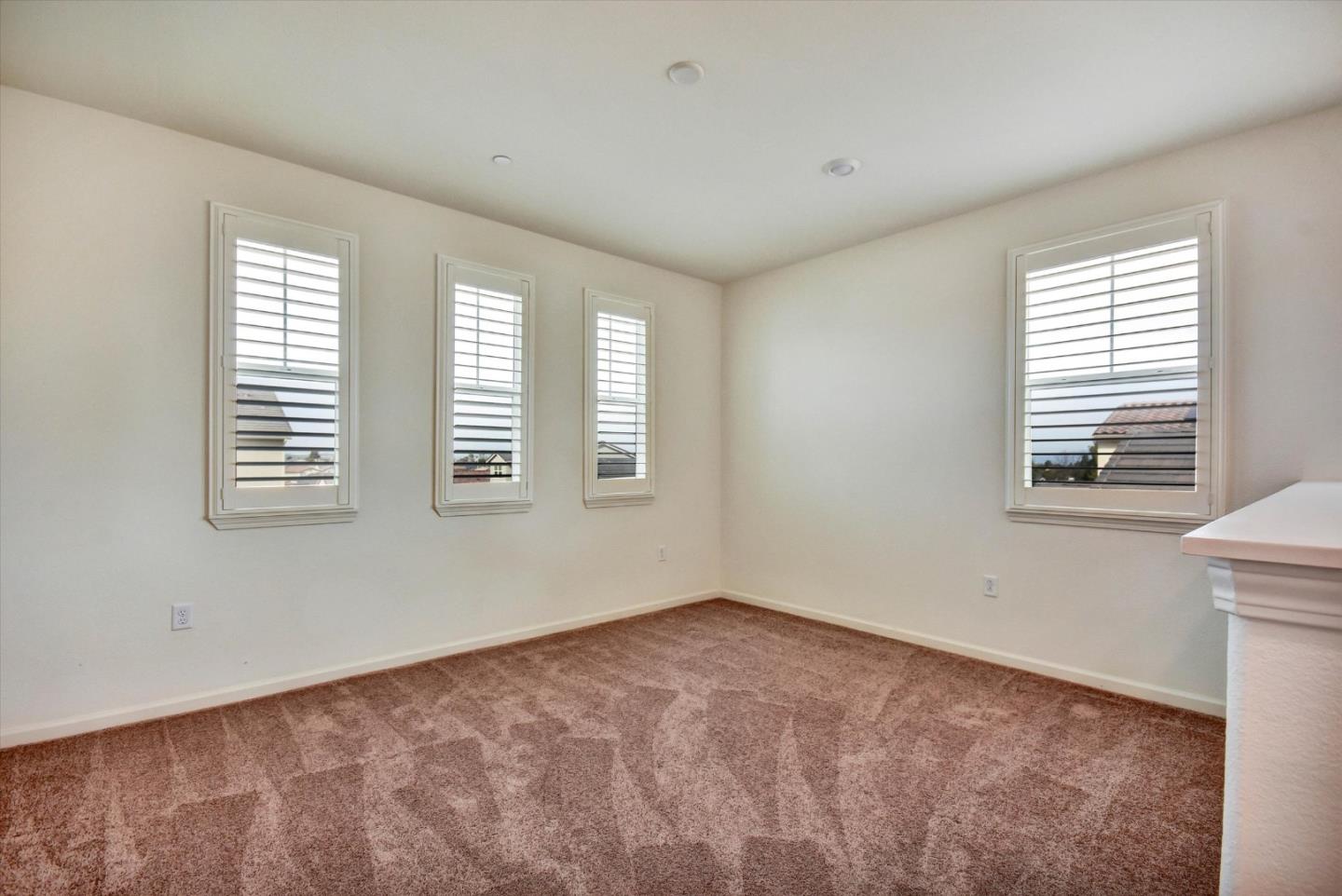 Detail Gallery Image 13 of 34 For 2160 Fuchsia Dr, Hollister,  CA 95023 - 4 Beds | 3 Baths