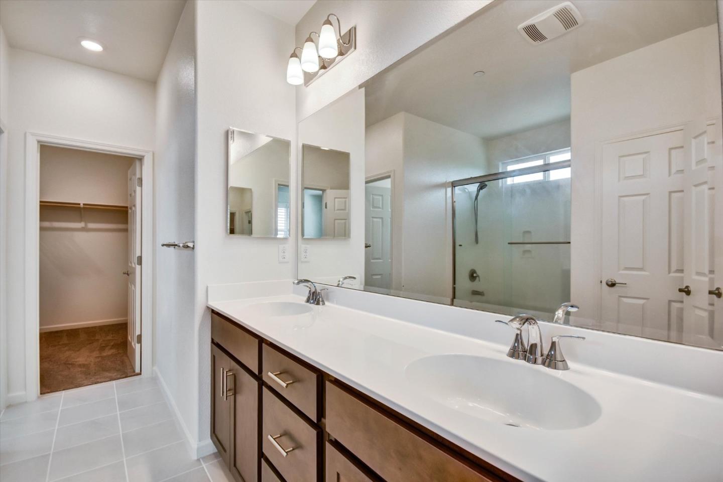 Detail Gallery Image 18 of 34 For 2160 Fuchsia Dr, Hollister,  CA 95023 - 4 Beds | 3 Baths