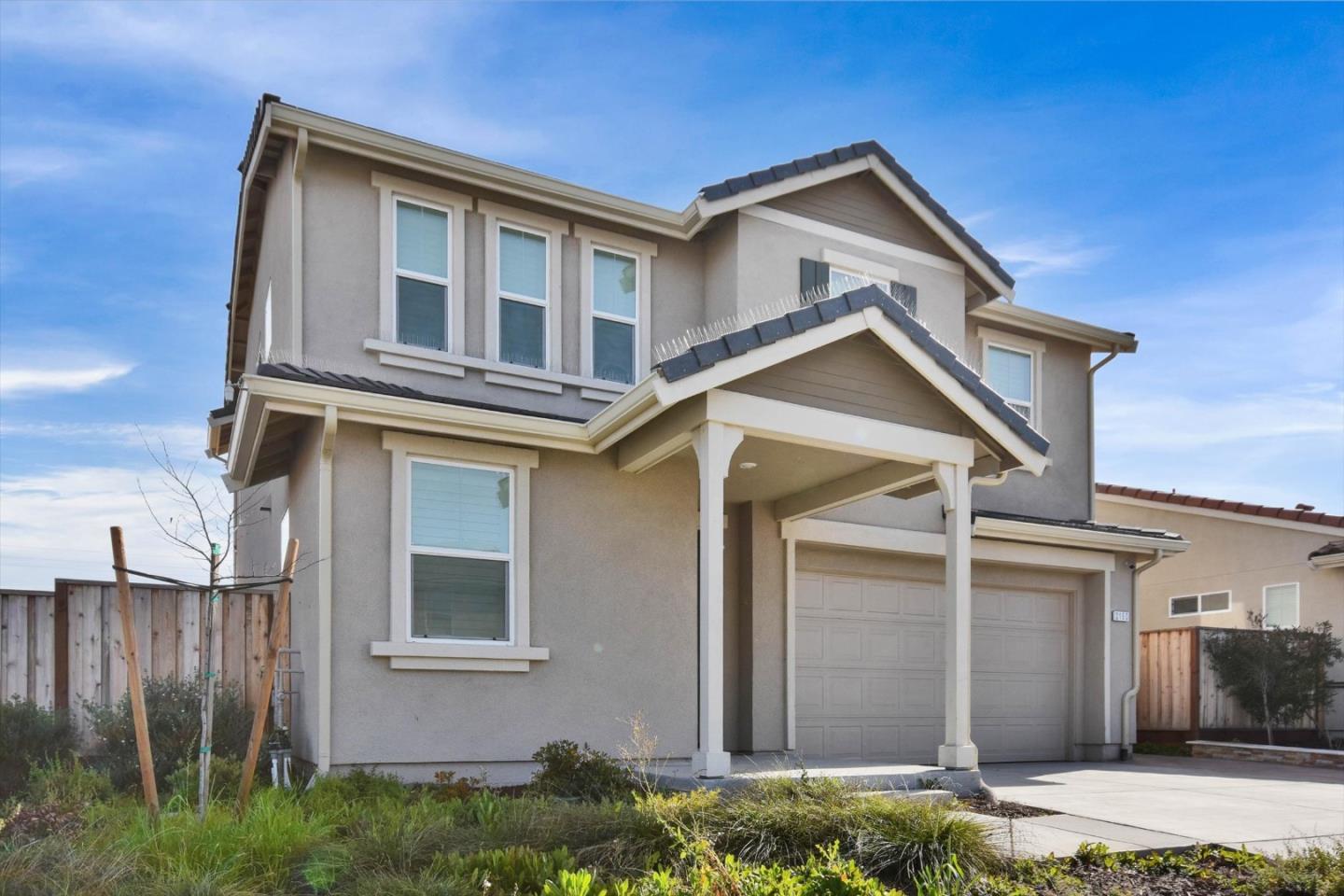 Detail Gallery Image 3 of 34 For 2160 Fuchsia Dr, Hollister,  CA 95023 - 4 Beds | 3 Baths