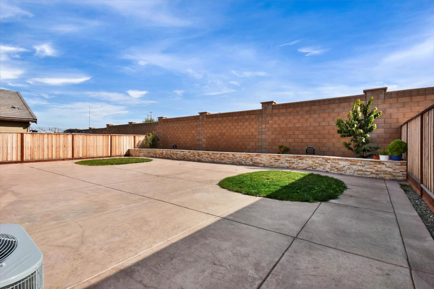 Detail Gallery Image 5 of 34 For 2160 Fuchsia Dr, Hollister,  CA 95023 - 4 Beds | 3 Baths