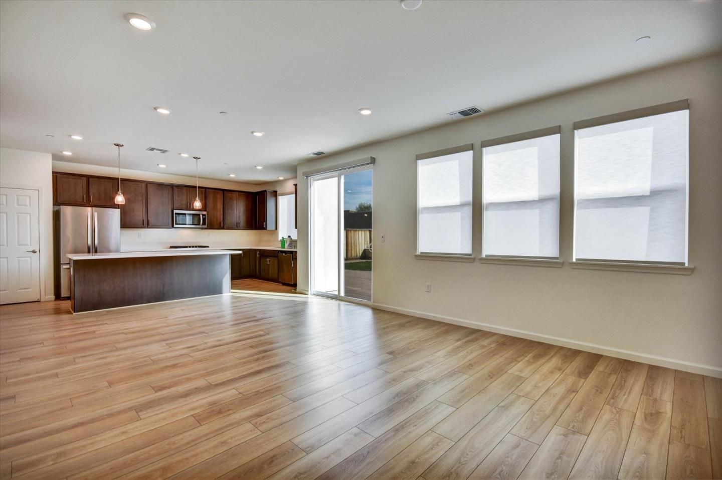 Detail Gallery Image 6 of 34 For 2160 Fuchsia Dr, Hollister,  CA 95023 - 4 Beds | 3 Baths