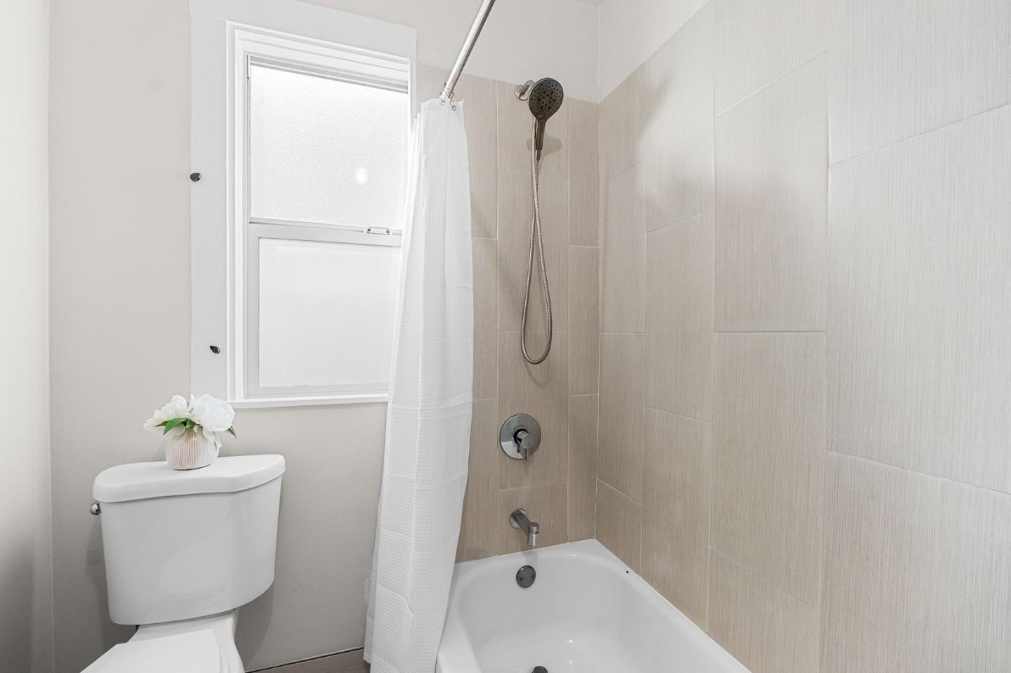 Detail Gallery Image 21 of 35 For 807 Brooklyn Ave, Oakland,  CA 94606 - 3 Beds | 1 Baths