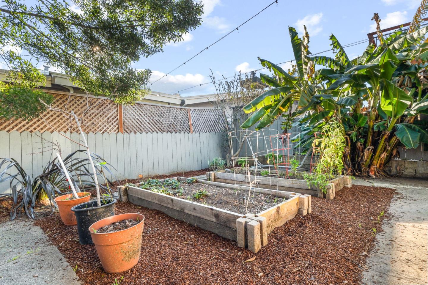 Detail Gallery Image 31 of 35 For 807 Brooklyn Ave, Oakland,  CA 94606 - 3 Beds | 1 Baths