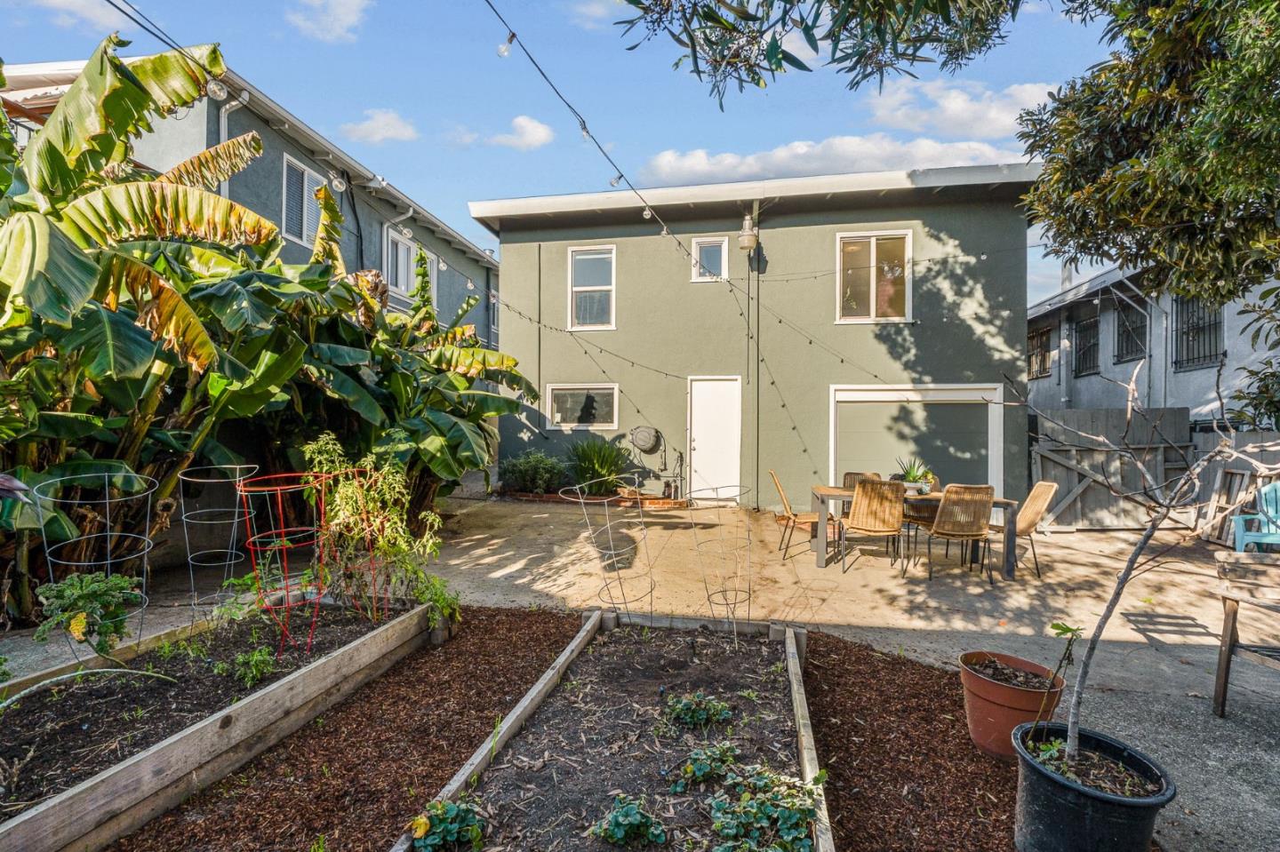 Detail Gallery Image 32 of 35 For 807 Brooklyn Ave, Oakland,  CA 94606 - 3 Beds | 1 Baths