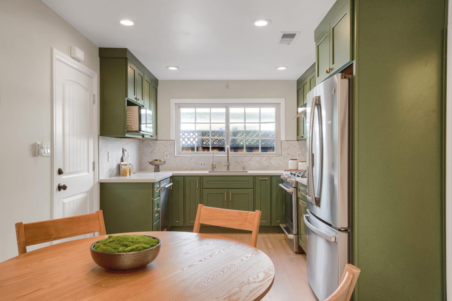 Detail Gallery Image 11 of 38 For 848 Corlista Dr, San Jose,  CA 95128 - 3 Beds | 2/1 Baths