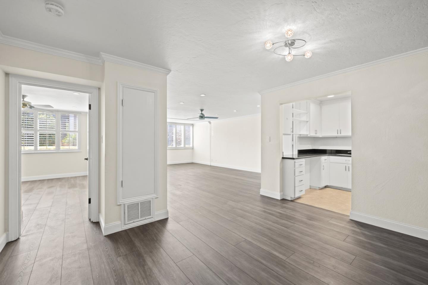 Detail Gallery Image 3 of 37 For 200 Elm St #107,  San Mateo,  CA 94401 - 1 Beds | 1 Baths