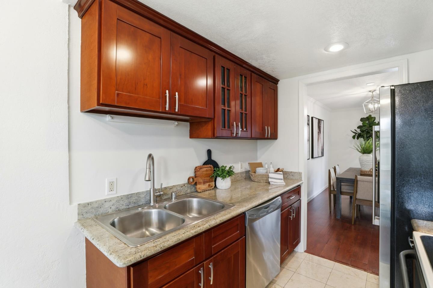 Detail Gallery Image 10 of 67 For 3027 Kaiser Dr #D,  Santa Clara,  CA 95051 - 3 Beds | 2/1 Baths