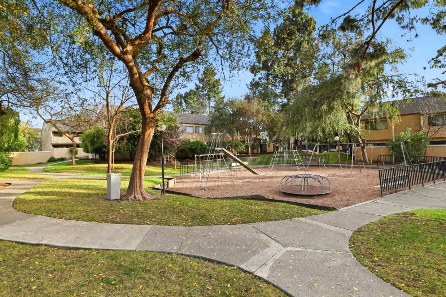 Detail Gallery Image 37 of 67 For 3027 Kaiser Dr #D,  Santa Clara,  CA 95051 - 3 Beds | 2/1 Baths