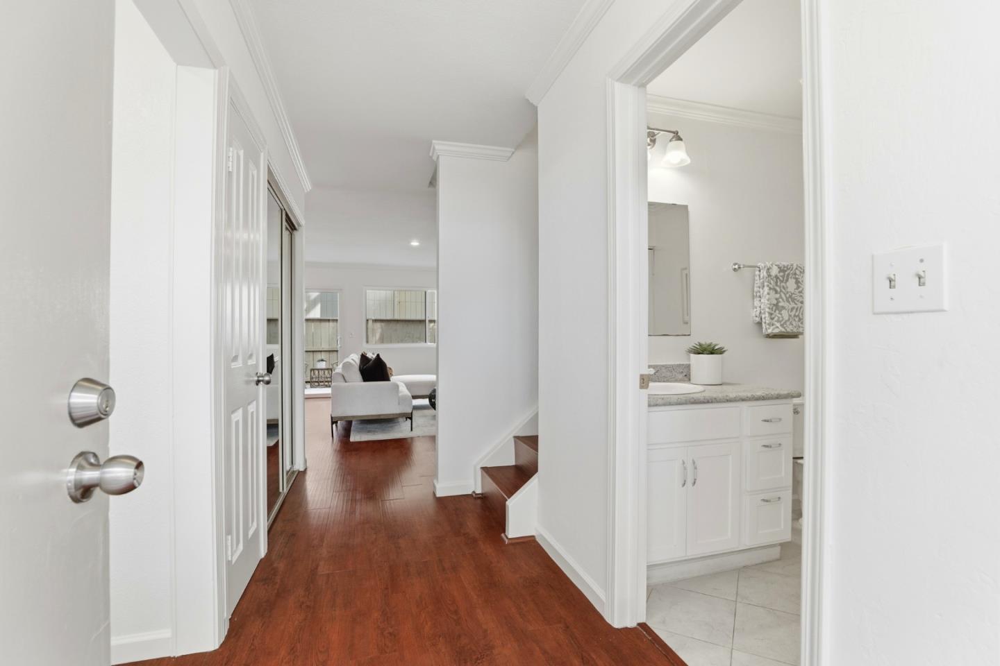 Detail Gallery Image 5 of 67 For 3027 Kaiser Dr #D,  Santa Clara,  CA 95051 - 3 Beds | 2/1 Baths