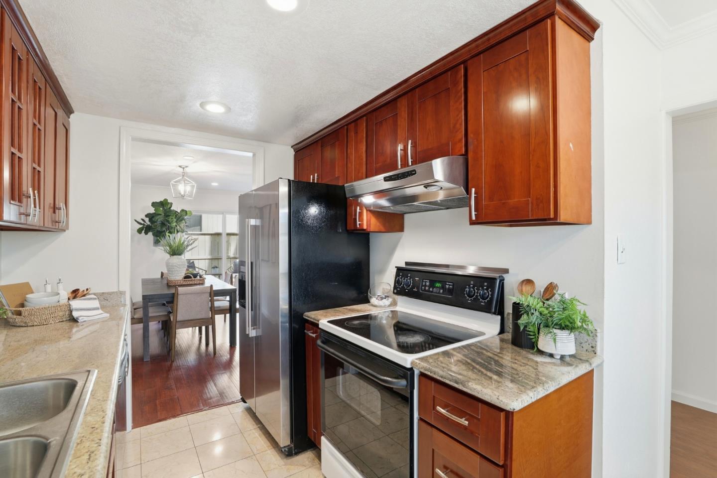 Detail Gallery Image 9 of 67 For 3027 Kaiser Dr #D,  Santa Clara,  CA 95051 - 3 Beds | 2/1 Baths