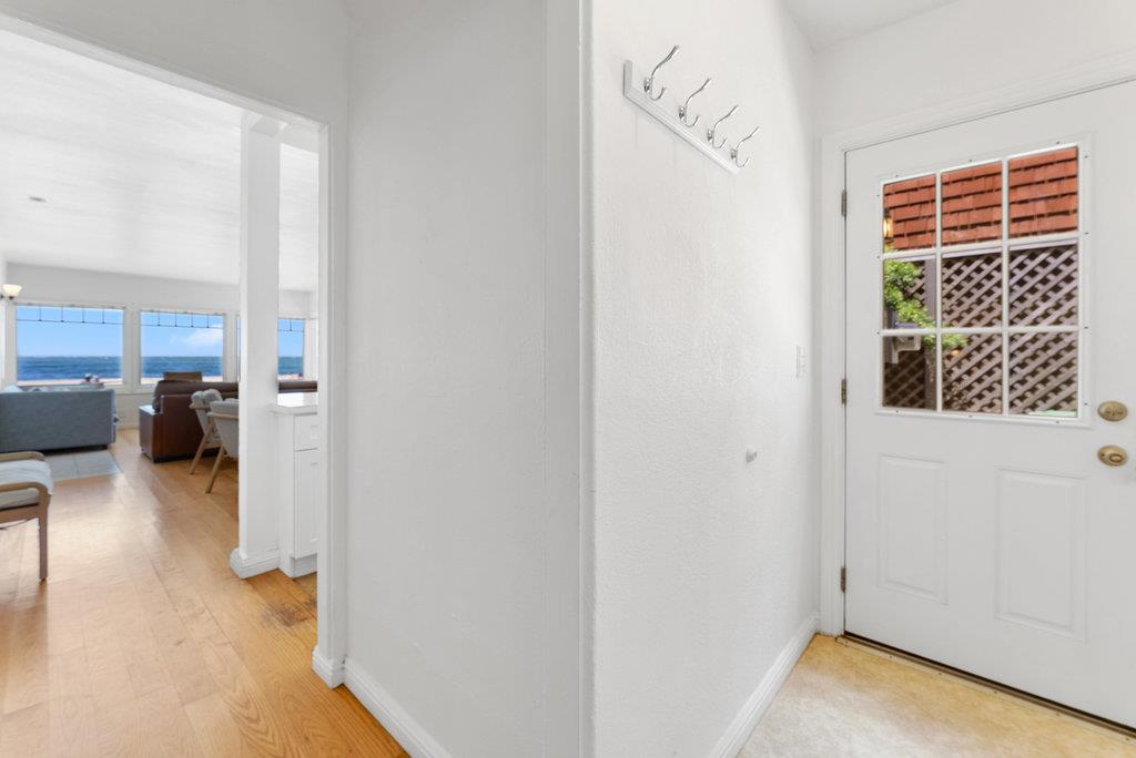 Detail Gallery Image 11 of 39 For 325 Beach Dr, Aptos,  CA 95003 - 4 Beds | 2/1 Baths