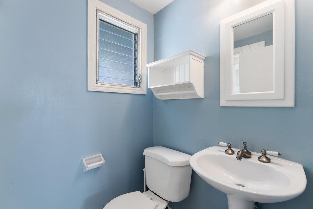 Detail Gallery Image 13 of 39 For 325 Beach Dr, Aptos,  CA 95003 - 4 Beds | 2/1 Baths