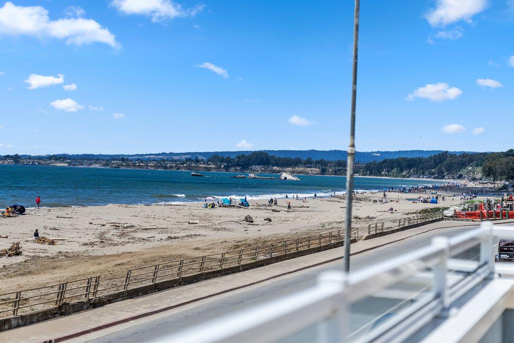Detail Gallery Image 3 of 39 For 325 Beach Dr, Aptos,  CA 95003 - 4 Beds | 2/1 Baths