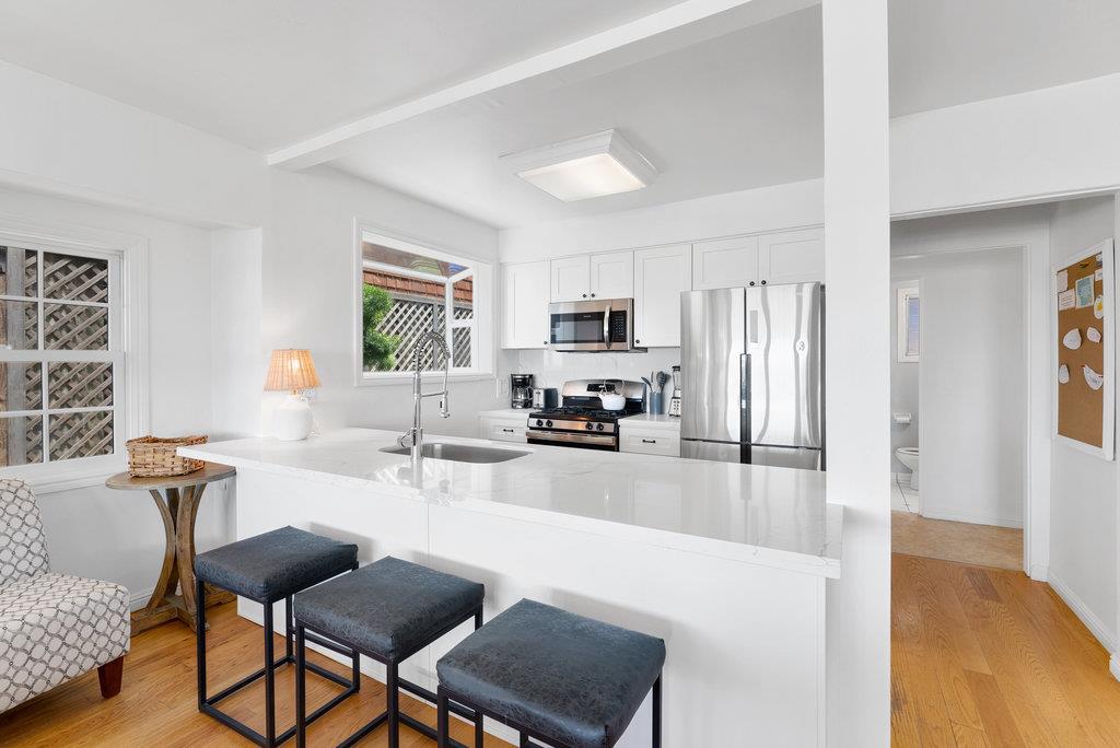 Detail Gallery Image 9 of 39 For 325 Beach Dr, Aptos,  CA 95003 - 4 Beds | 2/1 Baths