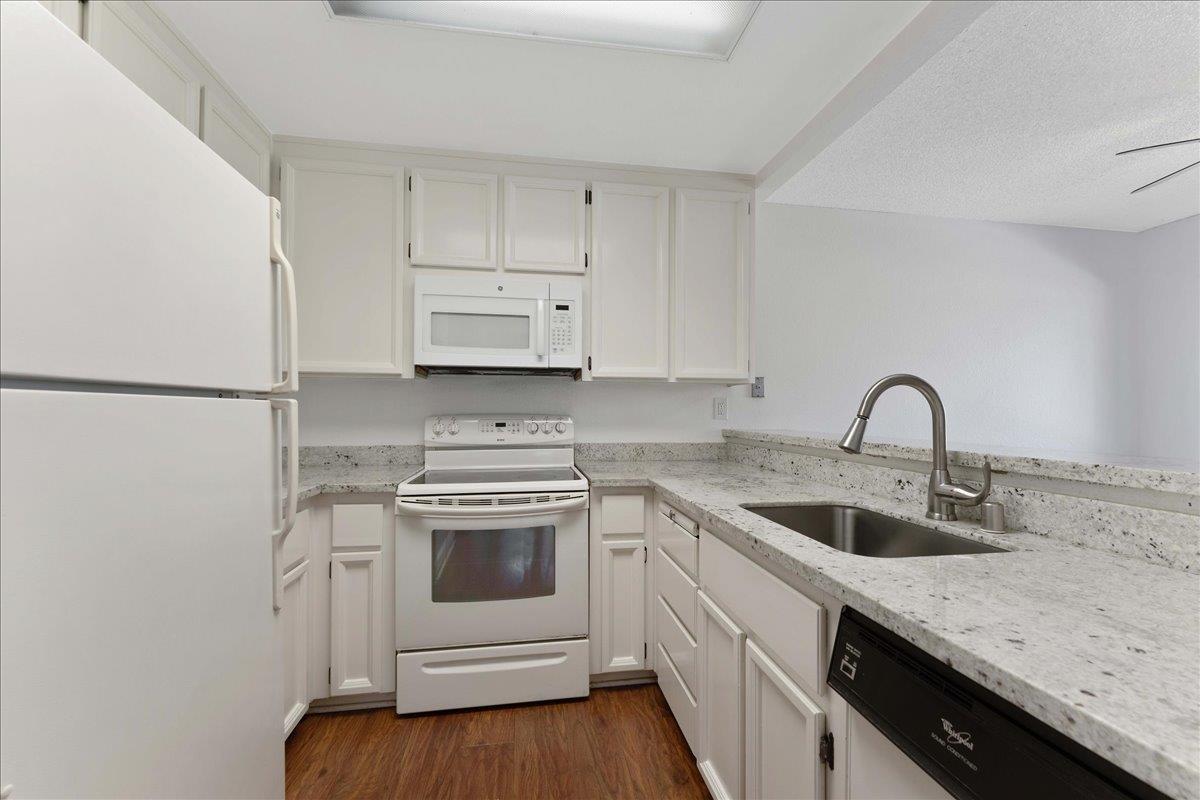 Detail Gallery Image 6 of 40 For 2004 La Terrace Cir, San Jose,  CA 95123 - 1 Beds | 1 Baths