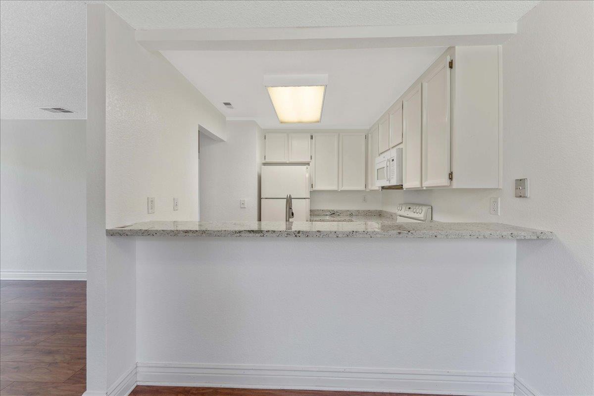 Detail Gallery Image 9 of 40 For 2004 La Terrace Cir, San Jose,  CA 95123 - 1 Beds | 1 Baths