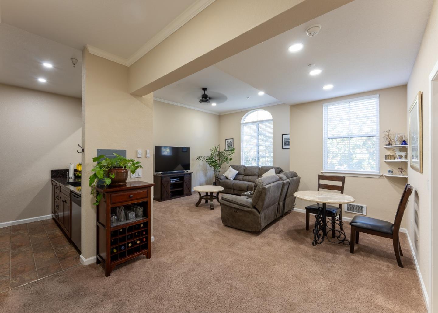 Detail Gallery Image 2 of 15 For 516 Martha St #202,  San Jose,  CA 95112 - 1 Beds | 1 Baths