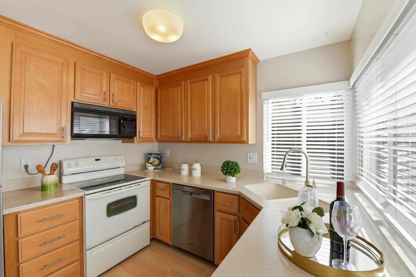 Detail Gallery Image 14 of 35 For 1116 Strayer Dr, San Jose,  CA 95129 - 2 Beds | 2 Baths