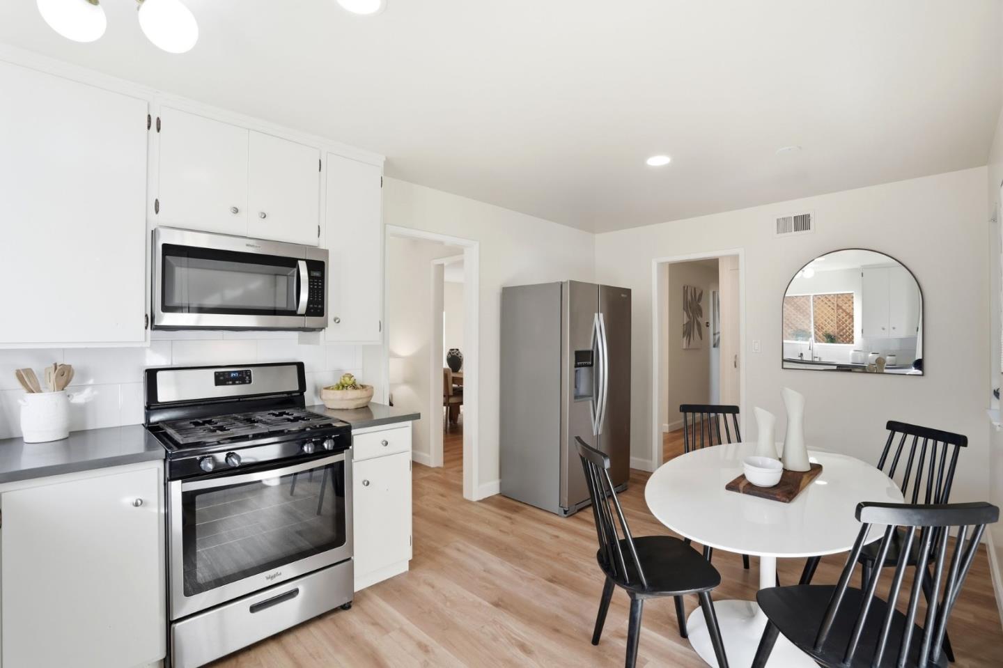 Detail Gallery Image 13 of 50 For 882 San Rafael Ave, Mountain View,  CA 94043 - 3 Beds | 2 Baths