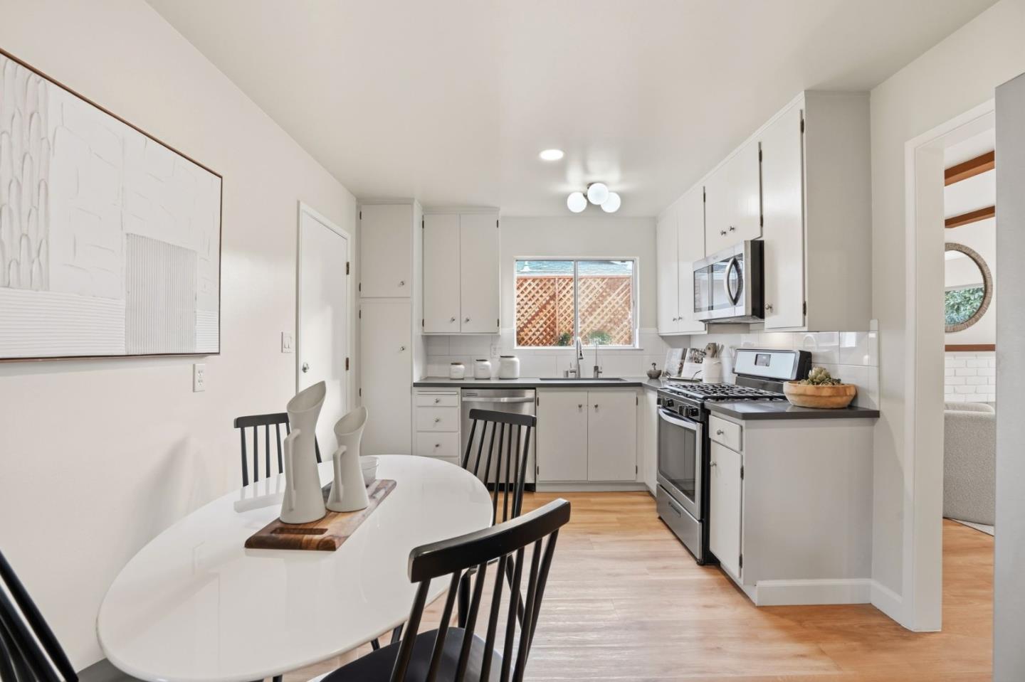 Detail Gallery Image 16 of 50 For 882 San Rafael Ave, Mountain View,  CA 94043 - 3 Beds | 2 Baths