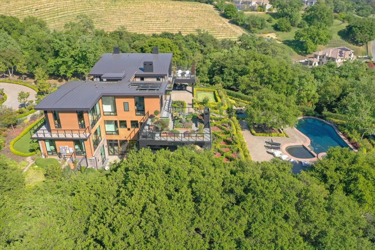 Detail Gallery Image 114 of 200 For 20078 Goetting Ct, Saratoga,  CA 95070 - 6 Beds | 7/4 Baths