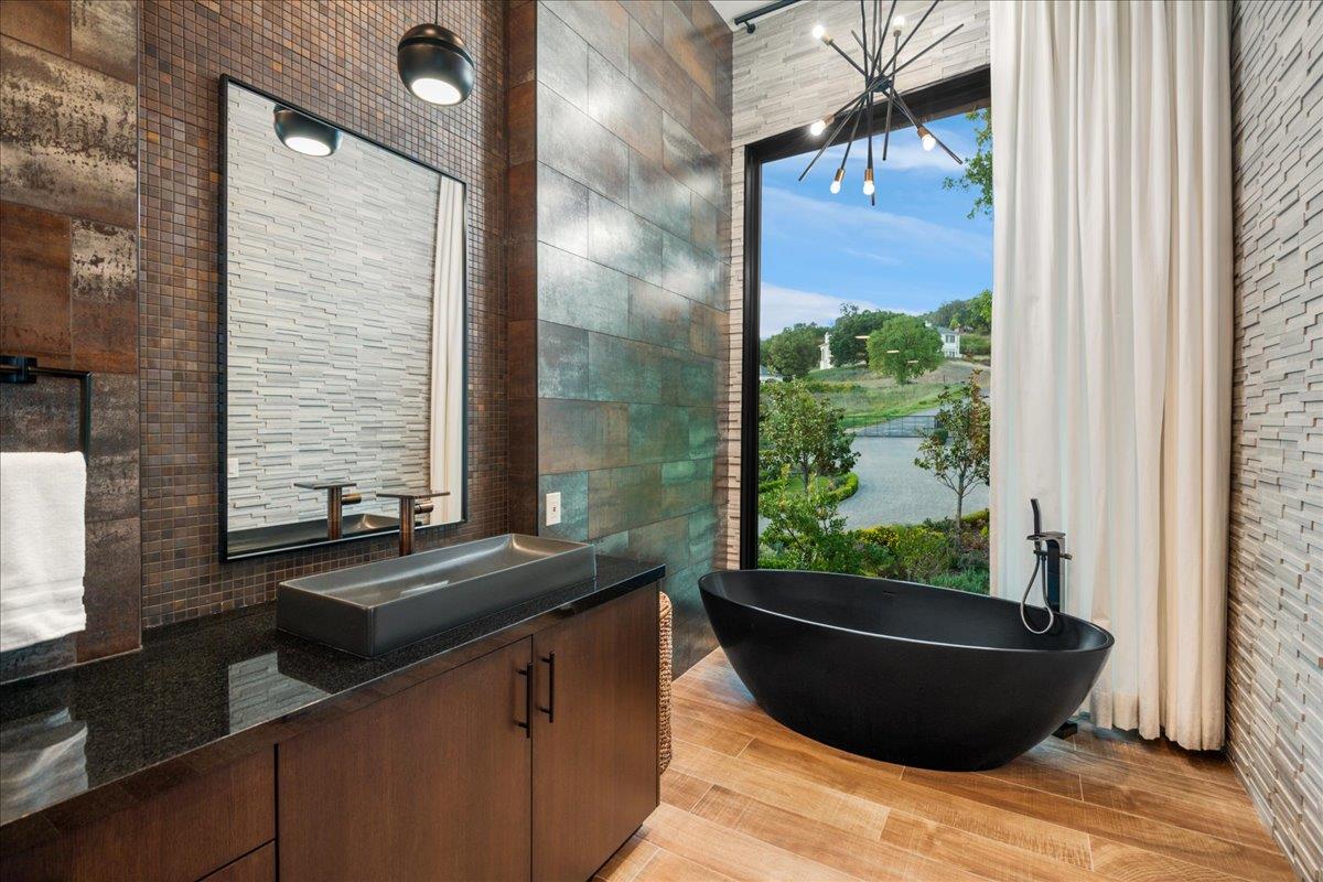 Detail Gallery Image 133 of 200 For 20078 Goetting Ct, Saratoga,  CA 95070 - 6 Beds | 7/4 Baths