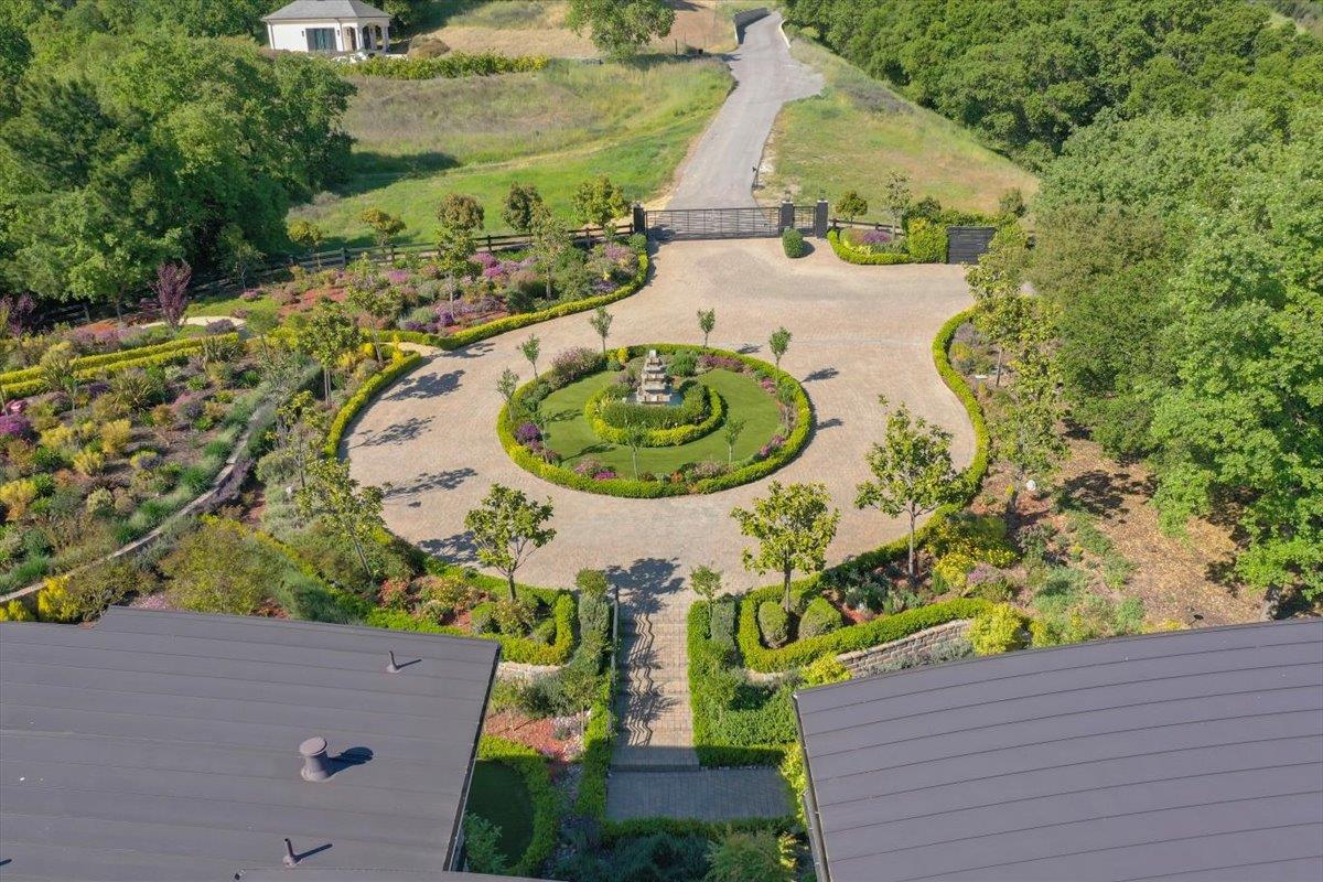 Detail Gallery Image 146 of 200 For 20078 Goetting Ct, Saratoga,  CA 95070 - 6 Beds | 7/4 Baths