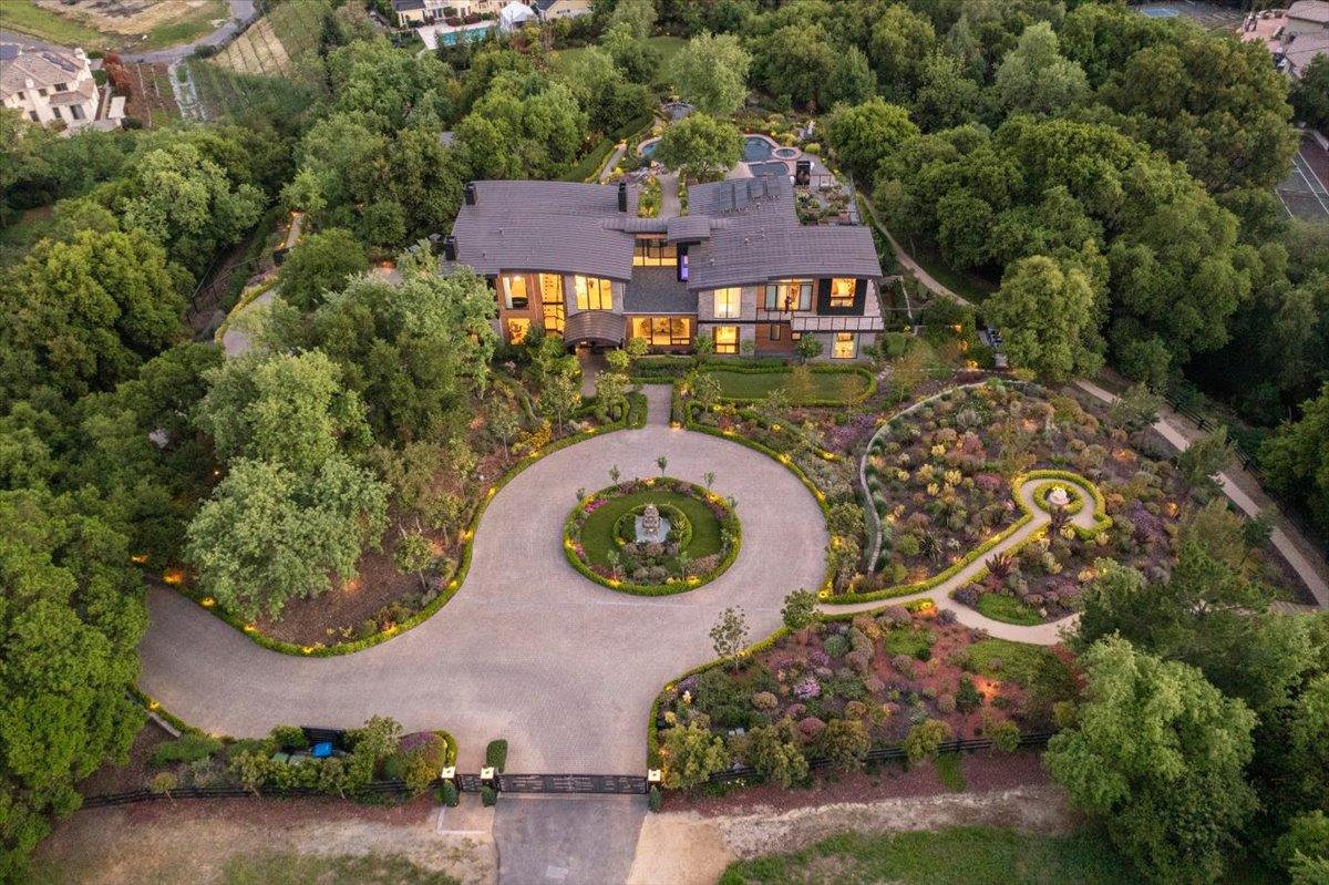 Detail Gallery Image 25 of 200 For 20078 Goetting Ct, Saratoga,  CA 95070 - 6 Beds | 7/4 Baths