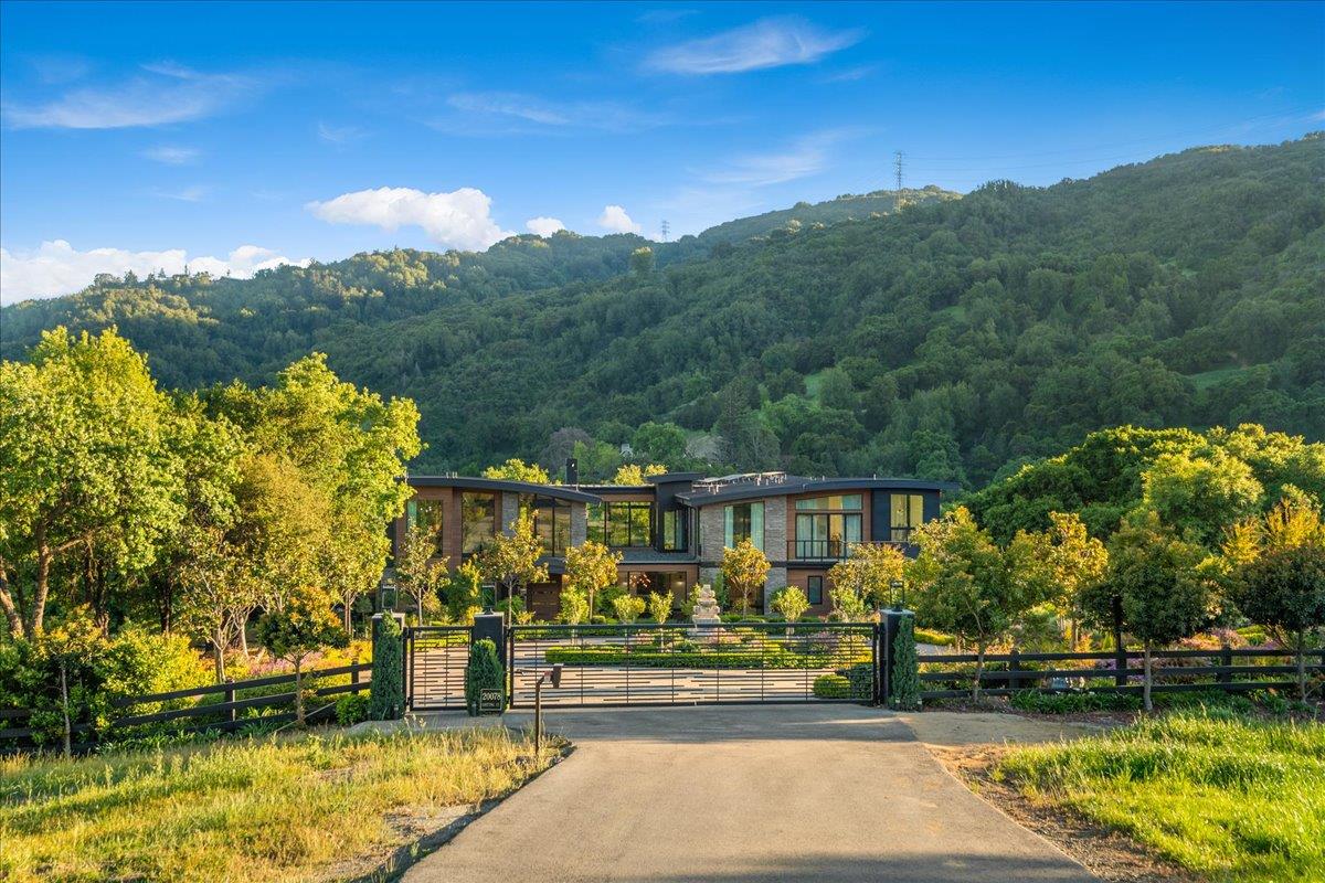 Detail Gallery Image 34 of 200 For 20078 Goetting Ct, Saratoga,  CA 95070 - 6 Beds | 7/4 Baths