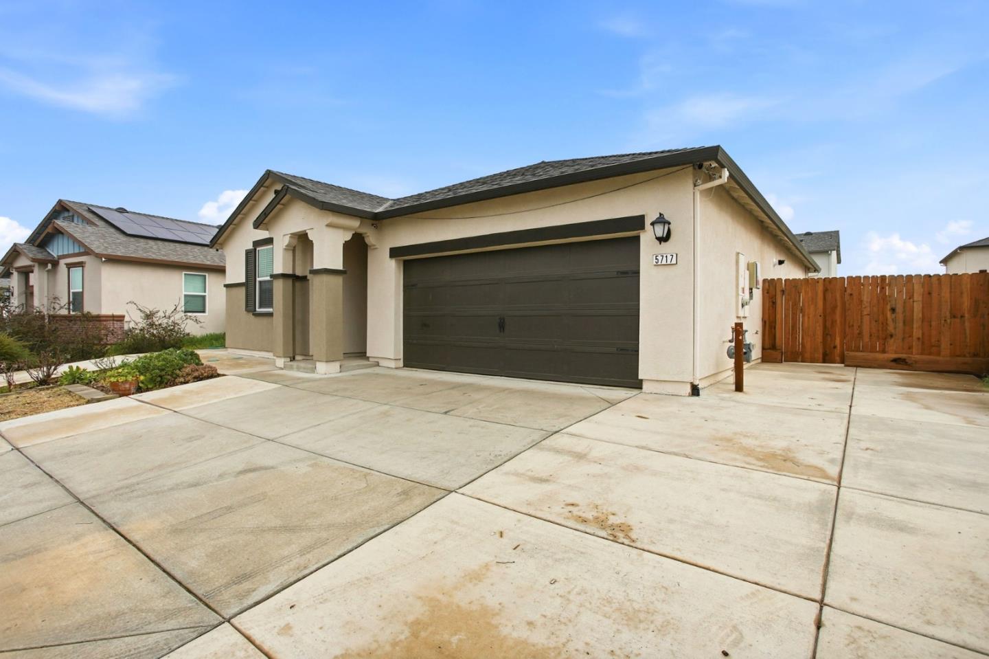 Detail Gallery Image 2 of 22 For 5717 Harcrest Dr, Linda,  CA 95901 - 3 Beds | 2 Baths