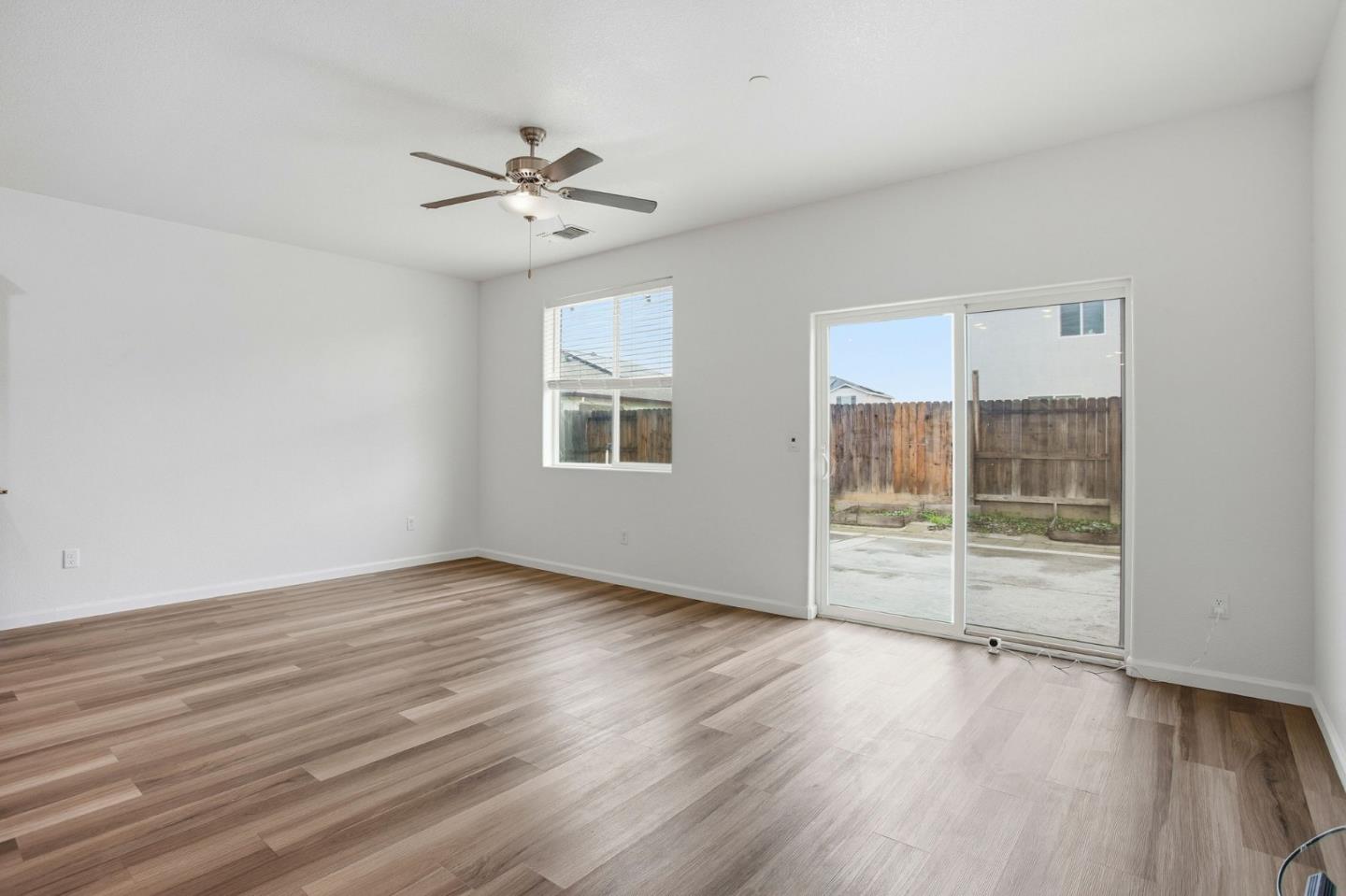 Detail Gallery Image 5 of 22 For 5717 Harcrest Dr, Linda,  CA 95901 - 3 Beds | 2 Baths