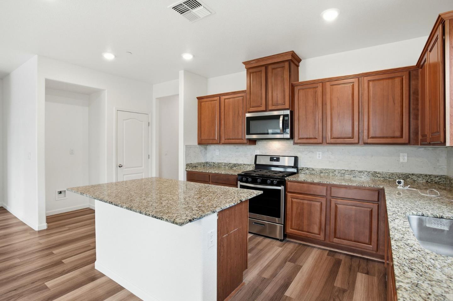 Detail Gallery Image 7 of 22 For 5717 Harcrest Dr, Linda,  CA 95901 - 3 Beds | 2 Baths