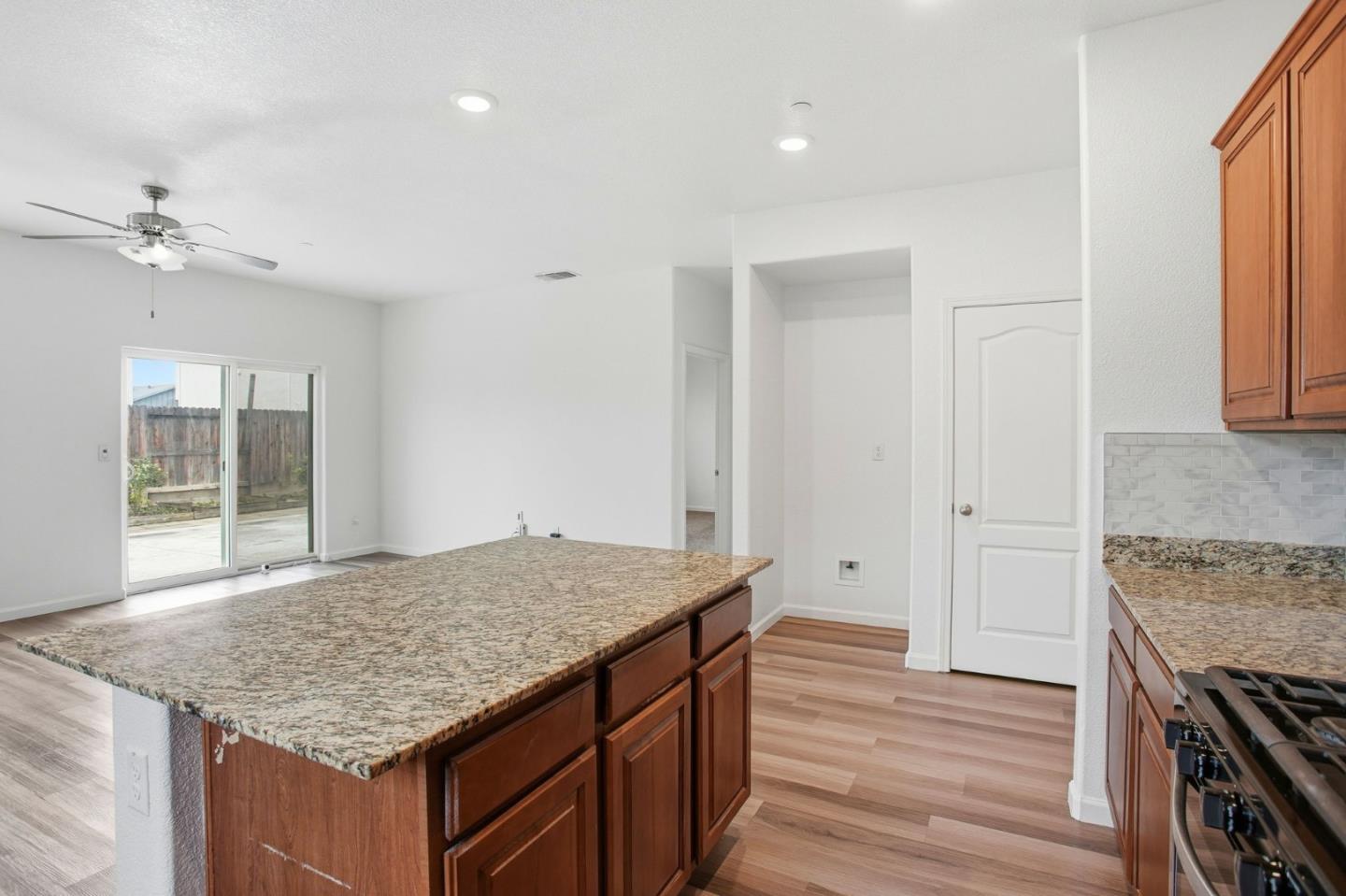 Detail Gallery Image 8 of 22 For 5717 Harcrest Dr, Linda,  CA 95901 - 3 Beds | 2 Baths