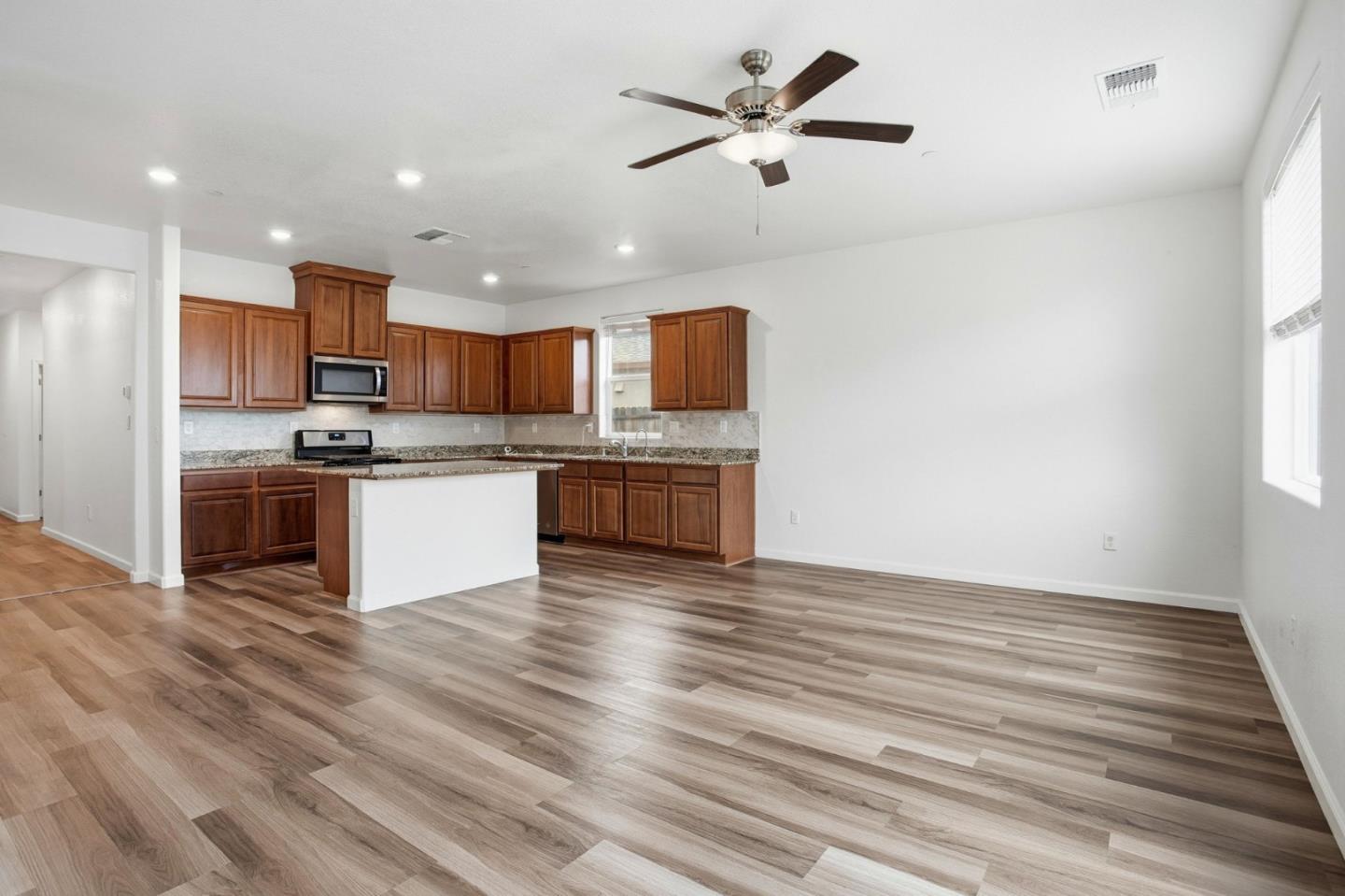 Detail Gallery Image 9 of 22 For 5717 Harcrest Dr, Linda,  CA 95901 - 3 Beds | 2 Baths